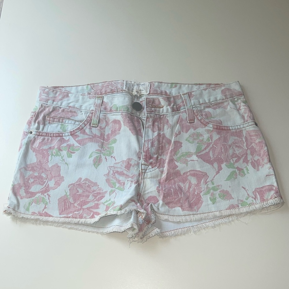 Current/Elliott The Boyfriend Short in Red Rose Frayed Denim